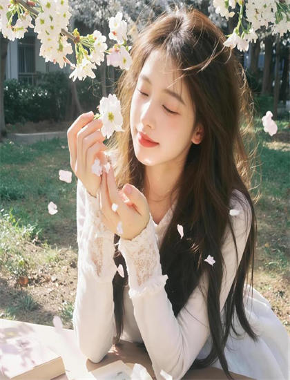 从技术角度看《神婆美少女》：CGI特效的技术创新提升观影体验 提升电影工业的技术水平