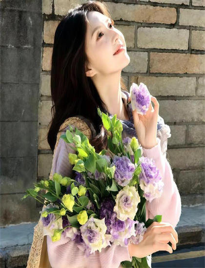 影院同步：危情8小时象征隐喻解析：符号意义与深层寓意探讨